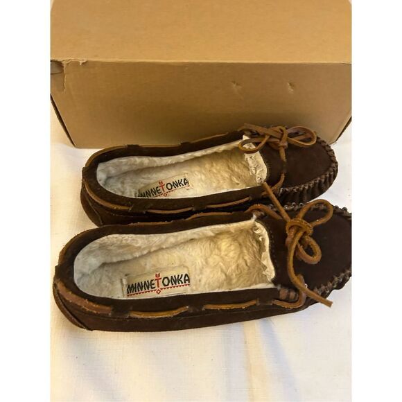 Minnetonka Brown Leather fur lined moccasin slippers size 6 women’s - Picture 3 of 5